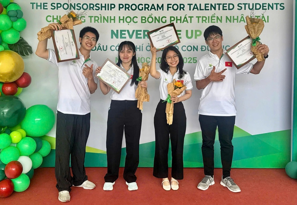 „Super seltener“ Jahrgangsbester der Medizinischen Universität Hanoi – 2 Thủ khoa “siêu hiếm” của Đại học Y Hà Nội - 2