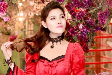 Ngắm nữ sinh 1m70 mơ màng trong khung cảnh cổ tích