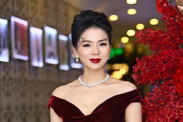 Lệ Quyên: “Ca sĩ trẻ không tài năng sẽ tự rút lui, không cần ai ném đá”