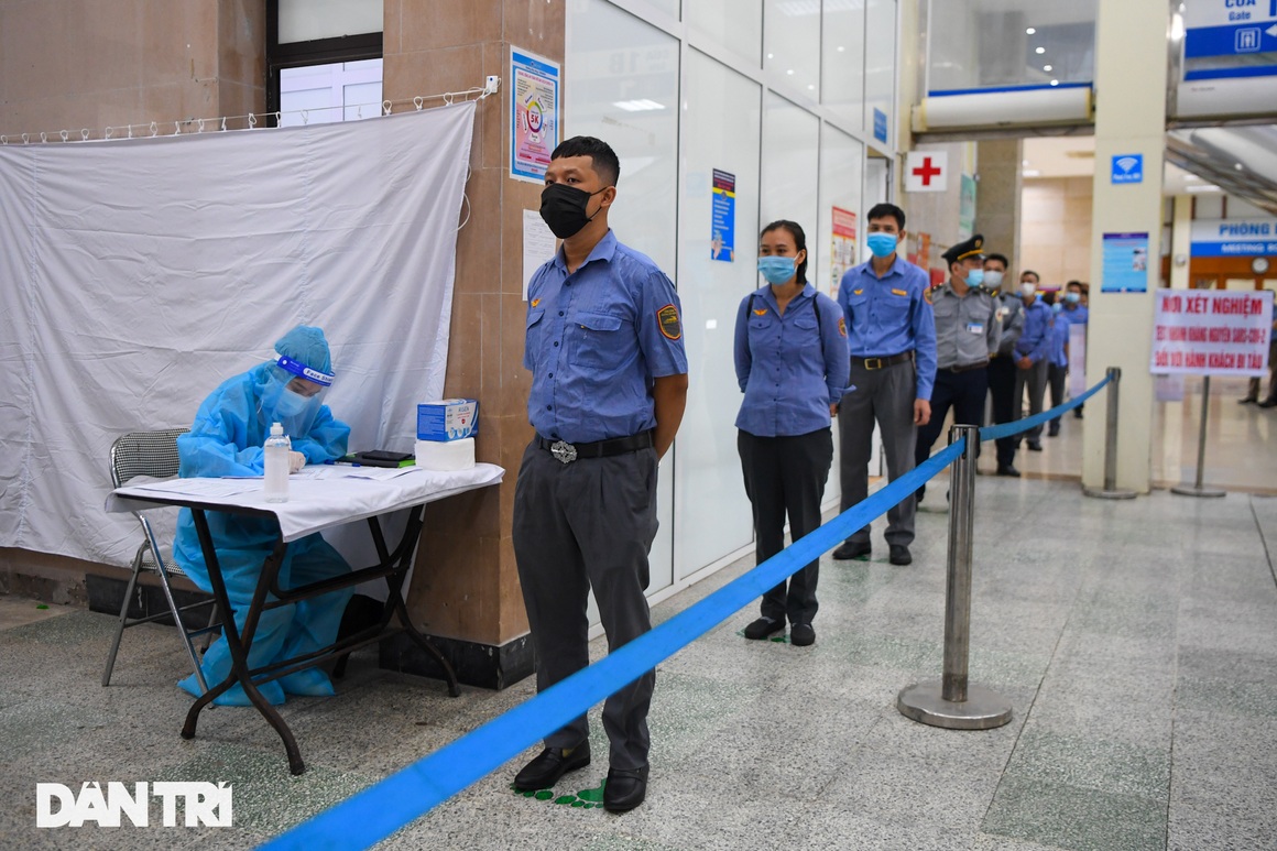 Hà Nội đón chuyến tàu khách đầu tiên đến từ Hải Phòng sau giãn cách - 2 Hà Nội đón chuyến tàu khách đầu tiên đến từ Hải Phòng sau giãn cách - 2
