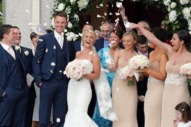 “Sao” MU lên xe hoa với người dẫn chương trình xinh đẹp