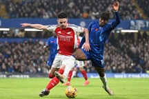 Chelsea níu chân Arsenal, Liverpool hưởng lợi lớn