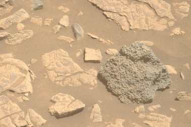 NASA tìm thấy viên đá kỳ lạ trên Sao Hỏa