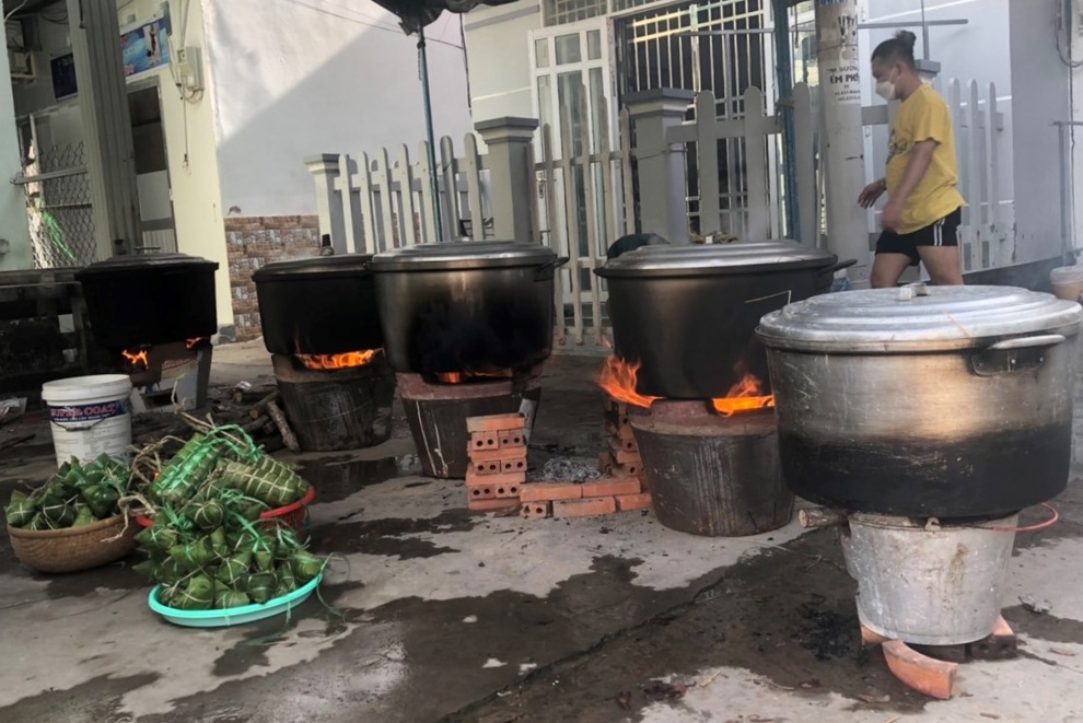 Dân Bạc Liêu gói bánh, kho vịt... gửi đồng hương kẹt ở TPHCM vì Covid-19 - 5 Dân Bạc Liêu gói bánh, kho vịt... gửi đồng hương kẹt ở TPHCM vì Covid-19 - 5