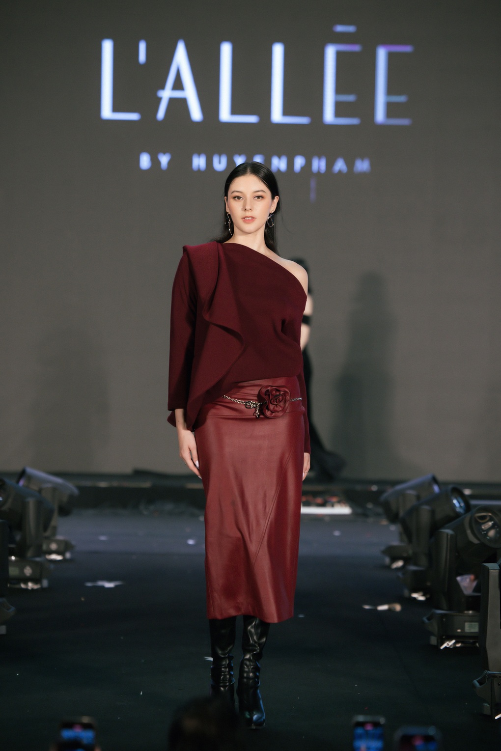 Bạn trẻ Việt Nam trình diễn thời trang bền vững tại lễ hội Vương quốc Anh - 4 Bạn trẻ Việt Nam trình diễn thời trang bền vững tại lễ hội Vương quốc Anh - 4