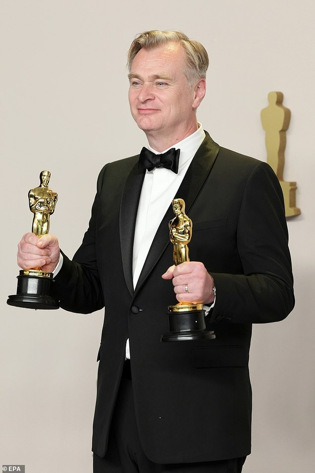 Oppenheimer giật 7 giải Oscar, thu về gần tỷ đô: Thù lao đạo diễn ra sao? - 1 Oppenheimer giật 7 giải Oscar, thu về gần tỷ đô: Thù lao đạo diễn ra sao? - 1