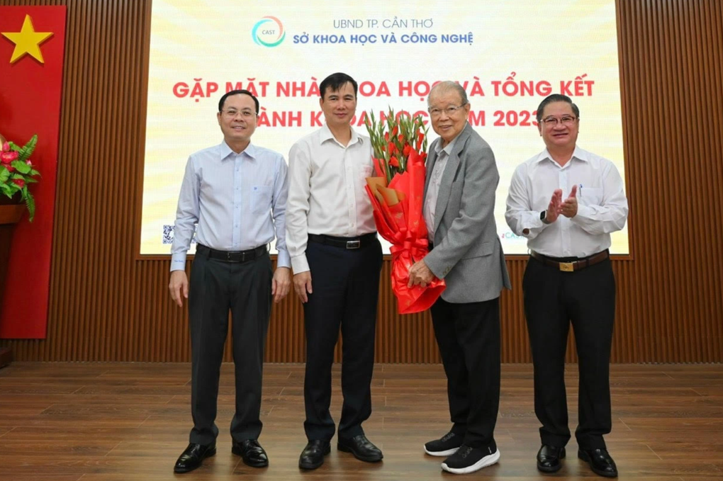 Bí thư Cần Thơ: Giáo sư Võ Tòng Xuân truyền cảm hứng nghiên cứu khoa học - 2 Bí thư Cần Thơ: Giáo sư Võ Tòng Xuân truyền cảm hứng nghiên cứu khoa học - 2