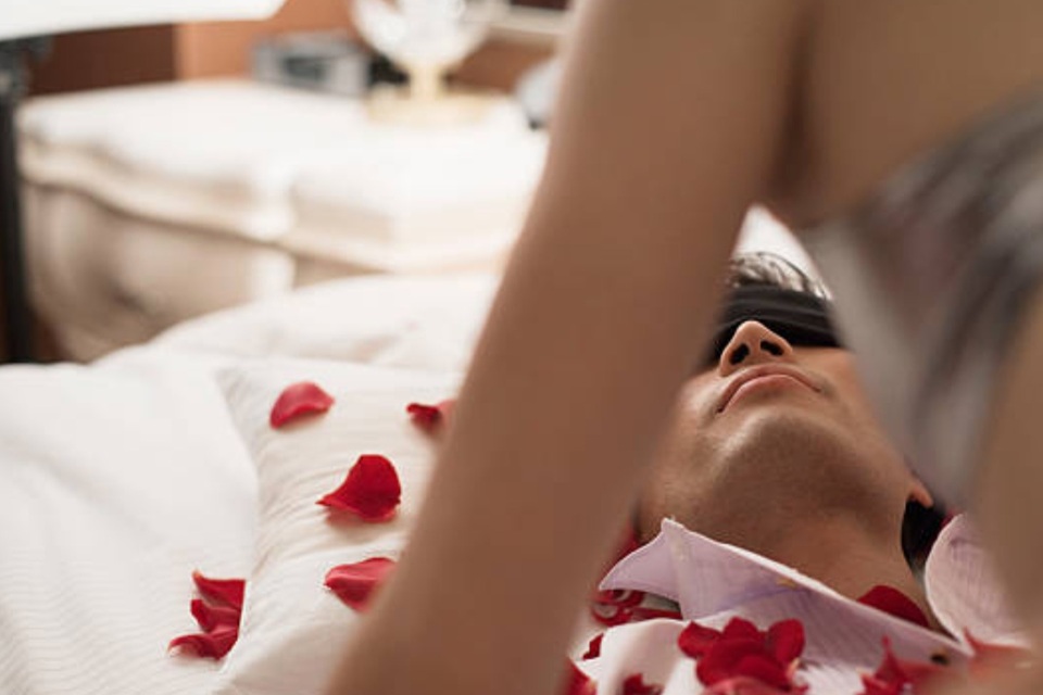 Trái ngang cảnh bạn gái máu lửa, bạn trai lại cổ hủ trên giường - 1 Trái ngang cảnh bạn gái máu lửa, bạn trai lại cổ hủ trên giường - 1