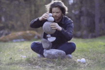 Sửng sốt xem nghệ sĩ “thiền” với đá sỏi