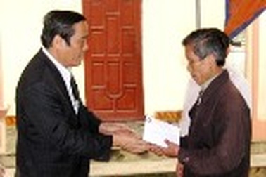 Lãnh đạo Hà Tĩnh thăm hỏi gia đình các nạn nhân vụ sập mỏ Lèn Cờ