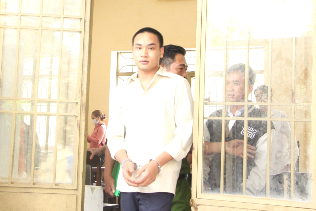 Giết người vì bị cản uống bia, thanh niên lĩnh 16 năm tù - 1 Giết người vì bị cản uống bia, thanh niên lĩnh 16 năm tù - 1