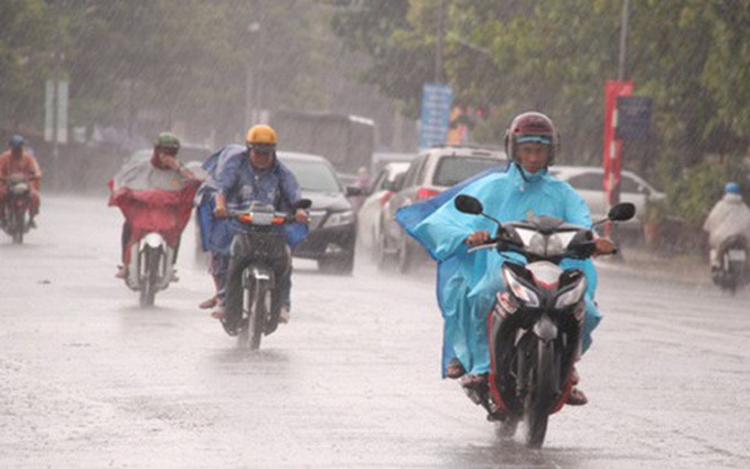 Miền Trung đối mặt 2 áp thấp nhiệt nhiệt đới, mưa 500 - 700 mm - Ảnh 1.