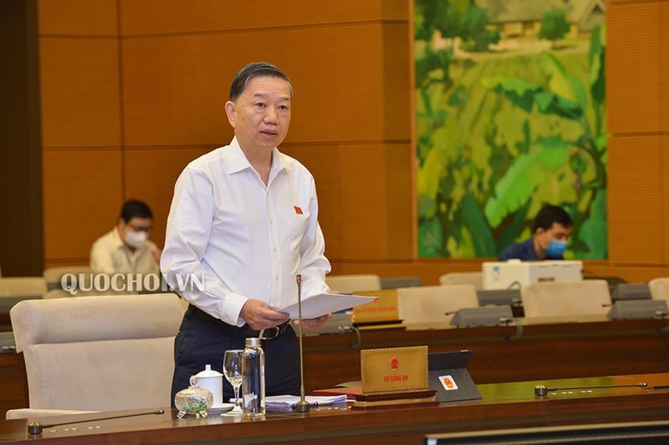 Bộ trưởng Công an nói về dự định gắn chip trên thẻ căn cước công dân - 1 Bộ trưởng Công an nói về dự định gắn chip trên thẻ căn cước công dân - 1
