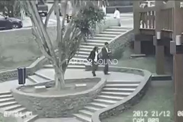 Những tai nạn nhớ đời cho người có thói quen vừa đi vừa dùng điện thoại