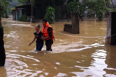 Lũ lớn chia cắt Thái Nguyên - Bắc Kạn, một xã bị cô lập hoàn toàn