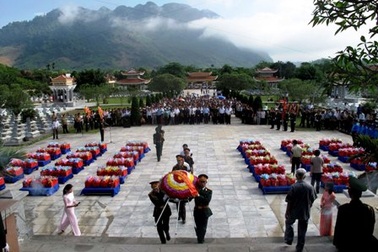 Tiếp nhận và an táng 141 hài cốt liệt sỹ hy sinh tại Lào  