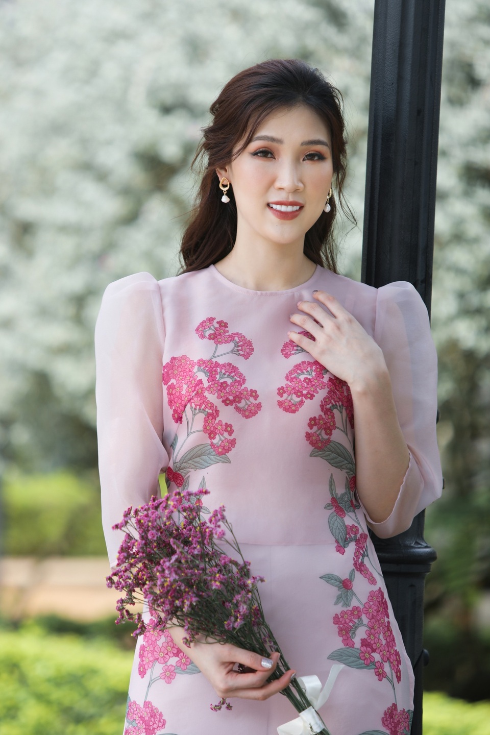 Hoa hậu Phí Thuỳ Linh lên dự định đón Tết, ước có thêm con gái - 1 Hoa hậu Phí Thuỳ Linh lên dự định đón Tết, ước có thêm con gái - 1
