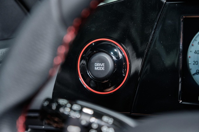 Hyundai Elantra N-Line: hút mắt từ mọi góc nhìn, trang bị hấp dẫn, động cơ là điểm nhấn - 20 Hyundai Elantra N-Line: hút mắt từ mọi góc nhìn, trang bị hấp dẫn, động cơ là điểm nhấn - 20