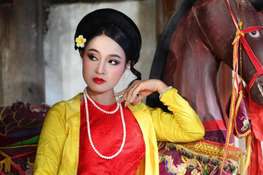 Điều ít biết về Hoài Thu - Nữ diễn viên chèo trẻ nhất được phong tặng NSND