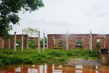 Nghệ An: Trường học tiền tỷ “đắp chiếu”, học sinh nguy cơ thiếu phòng học!