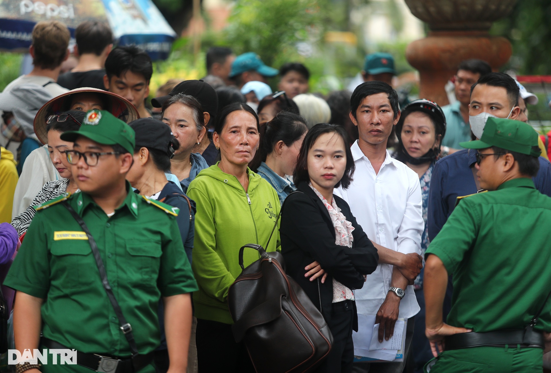 Hàng trăm bị hại tới TAND TPHCM theo dõi phiên xử bà Trương Mỹ Lan - 14