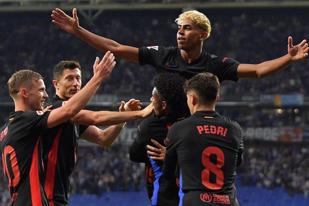 Lamine Yamal lập siêu phẩm, Barcelona vô địch La Liga - 2 Lamine Yamal lập siêu phẩm, Barcelona vô địch La Liga - 2