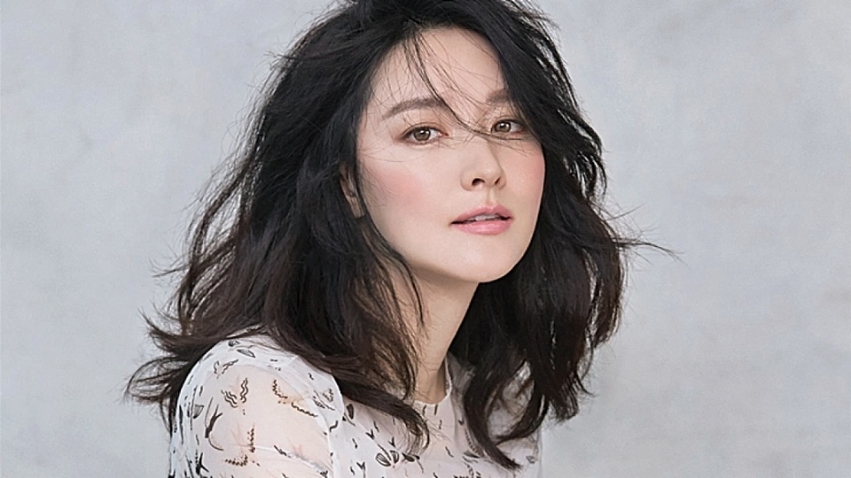 Ngưỡng mộ nhan sắc tuổi 50 của bảo vật quốc gia Lee Young Ae - 5 Ngưỡng mộ nhan sắc tuổi 50 của bảo vật quốc gia Lee Young Ae - 5