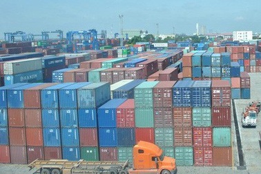 Trung Quốc ngưng nhập khẩu, Việt Nam trở thành “bãi chứa” container phế liệu!