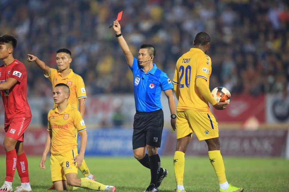 Kịch bản nào cho cuộc chiến trụ hạng tại V-League 2020? - 2 Kịch bản nào cho cuộc chiến trụ hạng tại V-League 2020? - 2