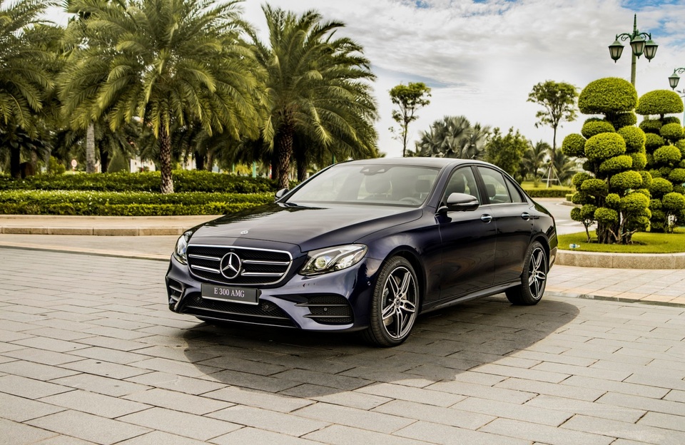 Mercedes-Benz E 300 AMG nâng cấp với giá từ 2,9 tỷ - 1 Mercedes-Benz E 300 AMG nâng cấp với giá từ 2,9 tỷ - 1