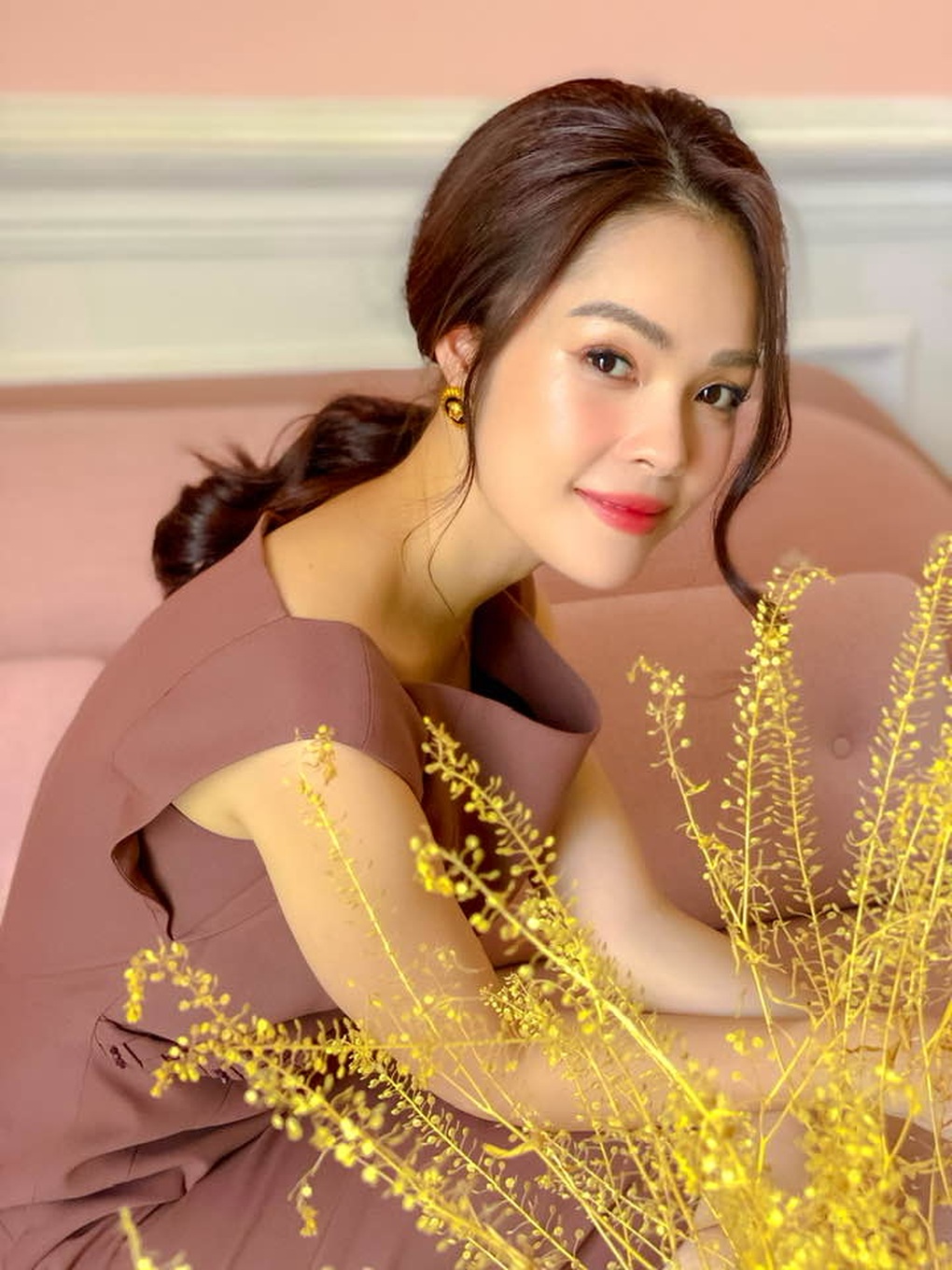 Dương Cẩm Lynh sau vụ nợ nần: Không có phim đóng, lại bị soi diện đồ hiệu - 1 Dương Cẩm Lynh sau vụ nợ nần: Không có phim đóng, lại bị soi diện đồ hiệu - 1