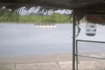 Cô gái lái xe máy phân khối lớn BMW đâm lật ô tô ở Yên Bái