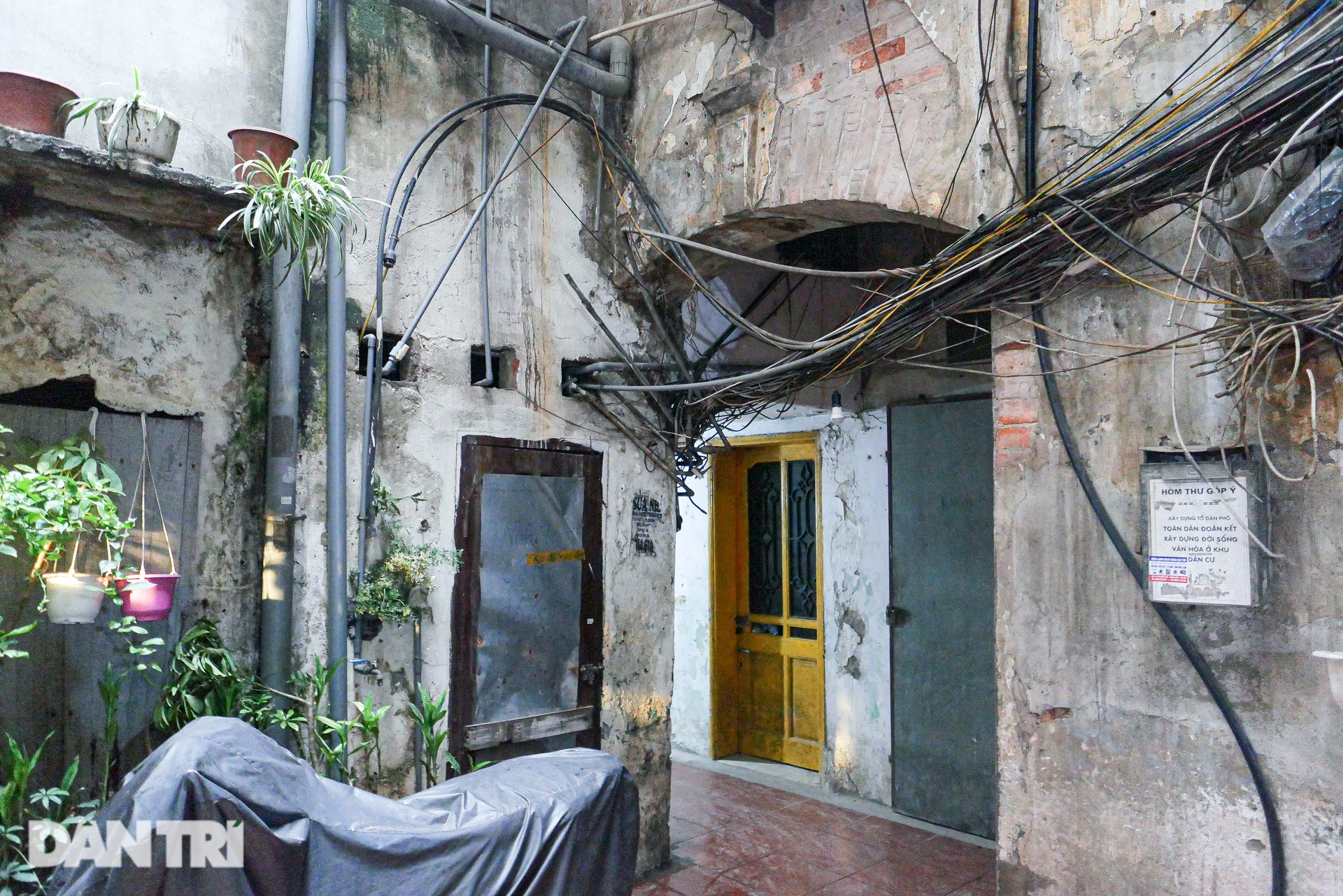 Nhà ổ chuột trên đất vàng ở Hà Nội, giá trăm triệu đồng/m2 vẫn không bán - 3