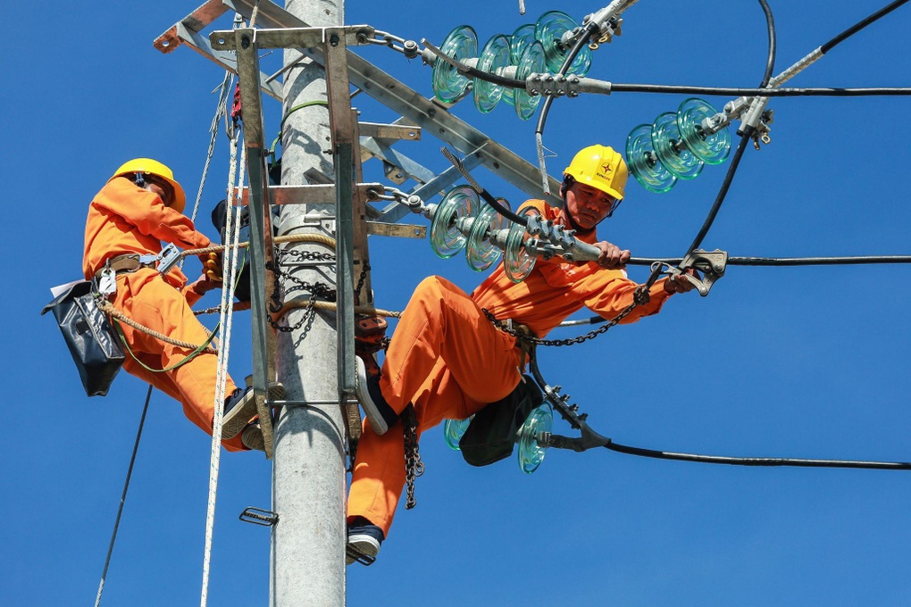 EVNCPC: Đảm bảo cấp điện kỳ thi tốt nghiệp THPT và tuyển sinh năm 2022 - 2 EVNCPC: Đảm bảo cấp điện kỳ thi tốt nghiệp THPT và tuyển sinh năm 2022 - 2