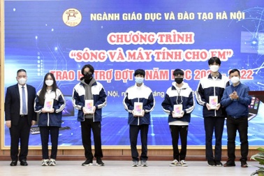 Hà Nội: Thêm 4.000 máy tính bảng và phần mềm học tập đến tay học sinh
