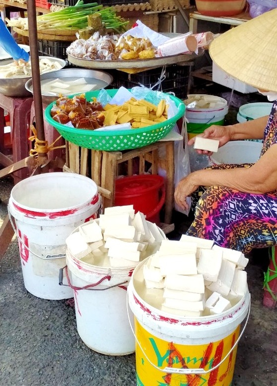 Hội An: Chợ âm phủ đìu hiu, người bán mỏi mắt ngóng trông... khách! - 5 Hội An: Chợ âm phủ đìu hiu, người bán mỏi mắt ngóng trông... khách! - 5