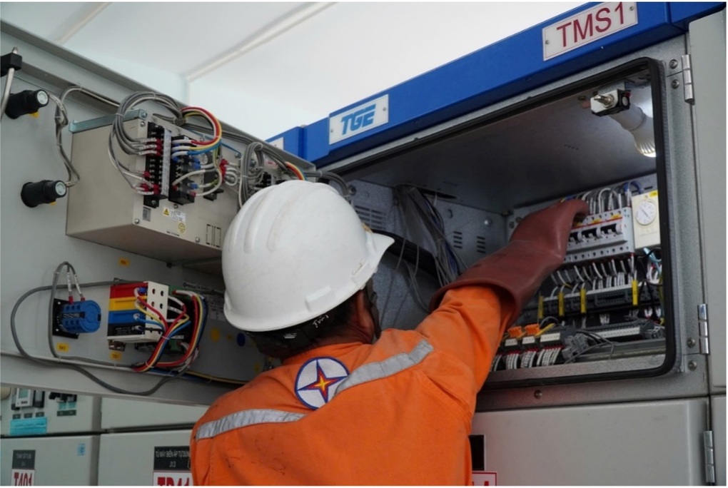 EVNSPC nỗ lực đóng điện loạt công trình trước kỳ nghỉ Tết Nguyên đán - 5 EVNSPC nỗ lực đóng điện loạt công trình trước kỳ nghỉ Tết Nguyên đán - 5