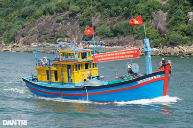 Ba cha con ngư dân ở Bình Định mất liên lạc nhiều ngày trên biển