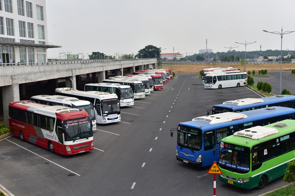 Bến xe hiện đại nhất Việt Nam đìu hiu vắng khách sau 5 tháng hoạt động - 11 Bến xe hiện đại nhất Việt Nam đìu hiu vắng khách sau 5 tháng hoạt động - 11