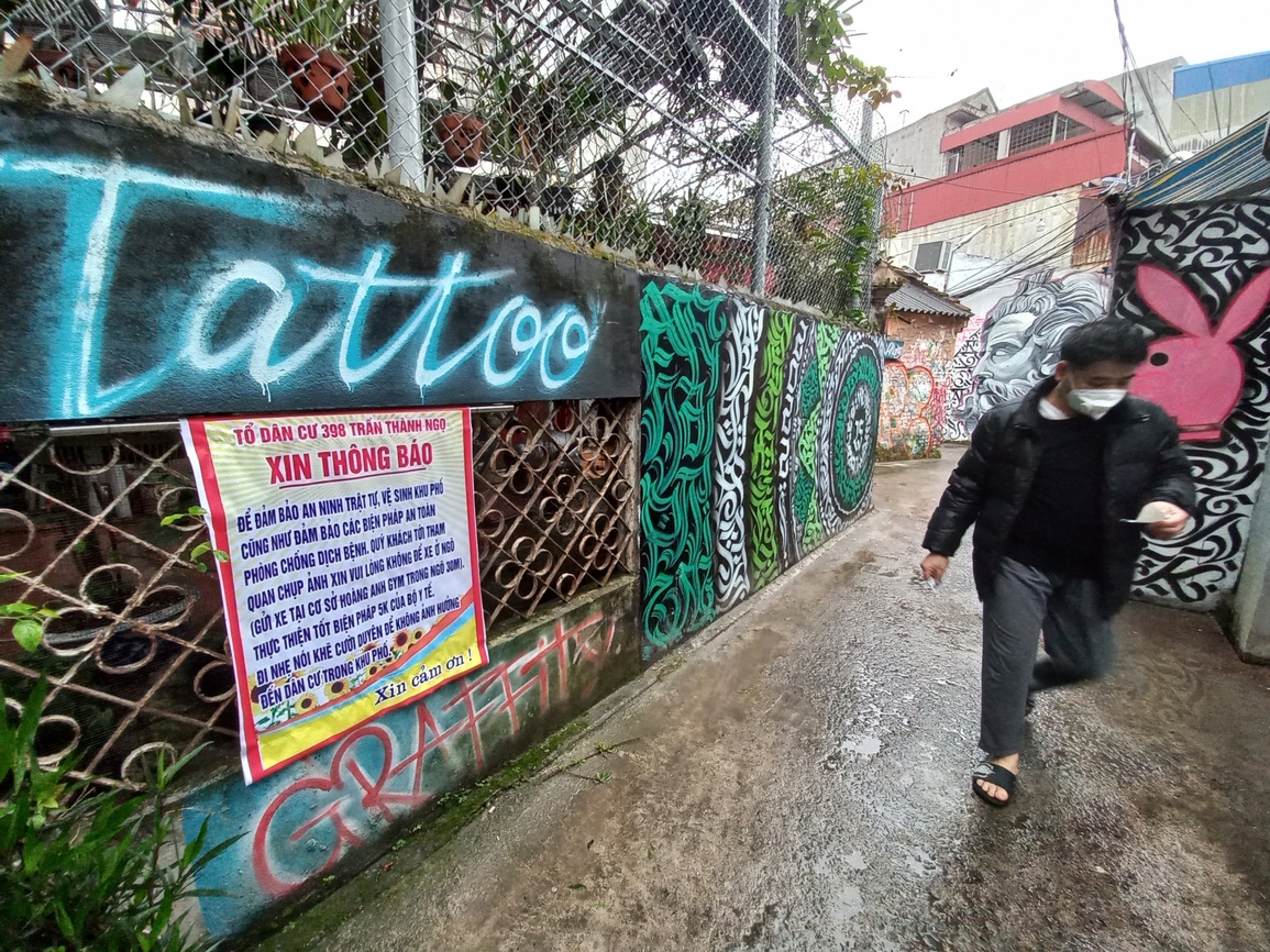 Thợ xăm hình bỏ tiền túi vẽ tranh, biến ngõ nhỏ thành điểm checkin cực chất - 11 Thợ xăm hình bỏ tiền túi vẽ tranh, biến ngõ nhỏ thành điểm checkin cực chất - 11