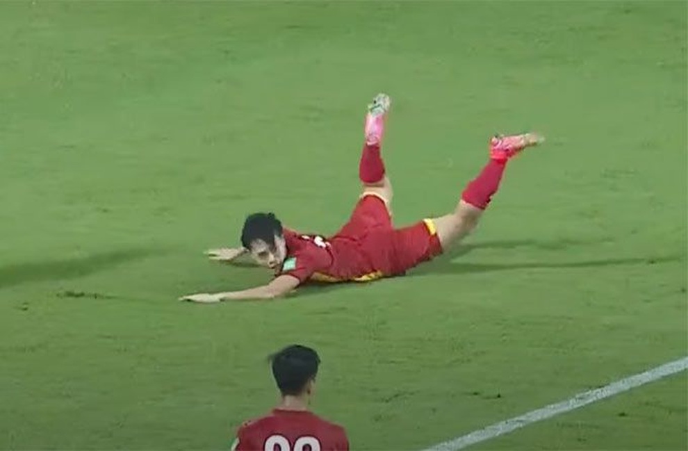 Cổ động viên Malaysia tố trọng tài thiên vị đội tuyển Việt Nam - 1 Cổ động viên Malaysia tố trọng tài thiên vị đội tuyển Việt Nam - 1