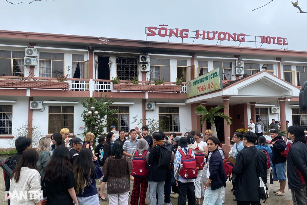 Phòng khách sạn ở Huế bị cháy, hàng chục sinh viên hoảng hốt tháo chạy - 1 Phòng khách sạn ở Huế bị cháy, hàng chục sinh viên hoảng hốt tháo chạy - 1