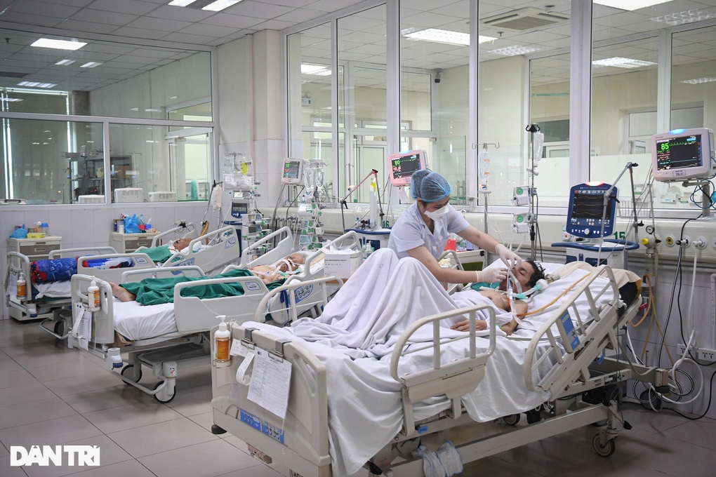 F0 nặng tăng cao, 10 ca nguy kịch đến Bệnh viện tuyến cuối mỗi ngày - 1 F0 nặng tăng cao, 10 ca nguy kịch đến Bệnh viện tuyến cuối mỗi ngày - 1
