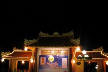 Cảm xúc với những vần thơ về trăng và dòng sông Hậu