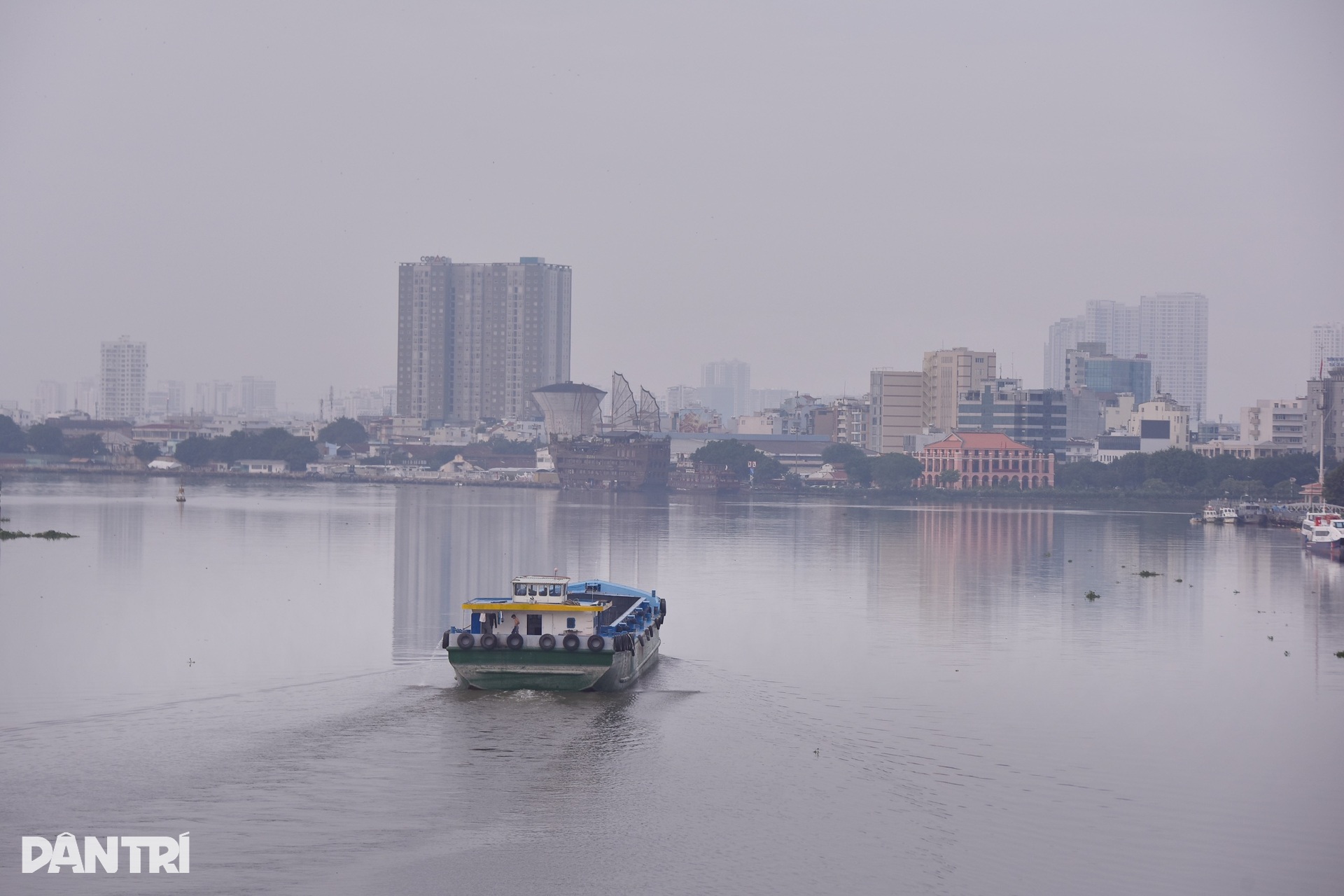 Sương mù sáng sớm ngày cuối tuần ở TPHCM - 7 Sương mù sáng sớm ngày cuối tuần ở TPHCM - 7
