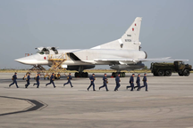 Máy bay Nga xuất kích, phóng tên lửa "sát thủ tàu sân bay" vào Ukraine