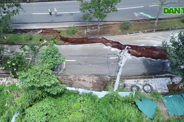 Quốc lộ 14 tiếp tục sụt lún, vết nứt đủ "nuốt chửng" người