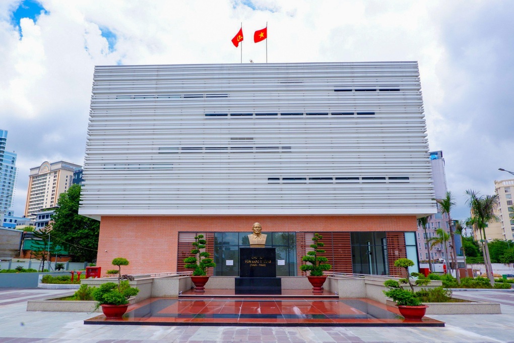 Lãnh đạo TPHCM dự lễ an vị Phòng tưởng niệm Chủ tịch Tôn Đức Thắng - 3 Lãnh đạo TPHCM dự lễ an vị Phòng tưởng niệm Chủ tịch Tôn Đức Thắng - 3