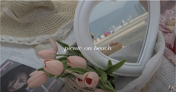 Hướng dẫn phong cách chụp ảnh picnic ngoài biển được Kiều Chinh đề cập trong vlog. Ảnh: Kiều Chinh.