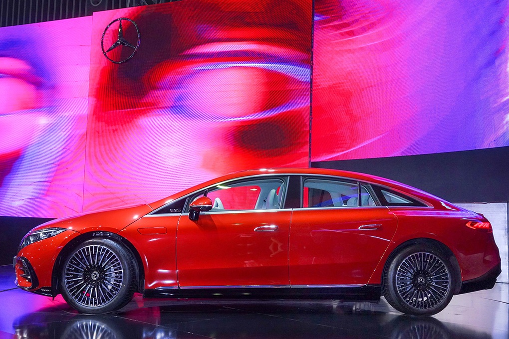 Lộ diện tại VMS 2022, xe điện Mercedes-Benz EQS chốt giá từ 4,84 tỷ đồng - 3 Lộ diện tại VMS 2022, xe điện Mercedes-Benz EQS chốt giá từ 4,84 tỷ đồng - 3